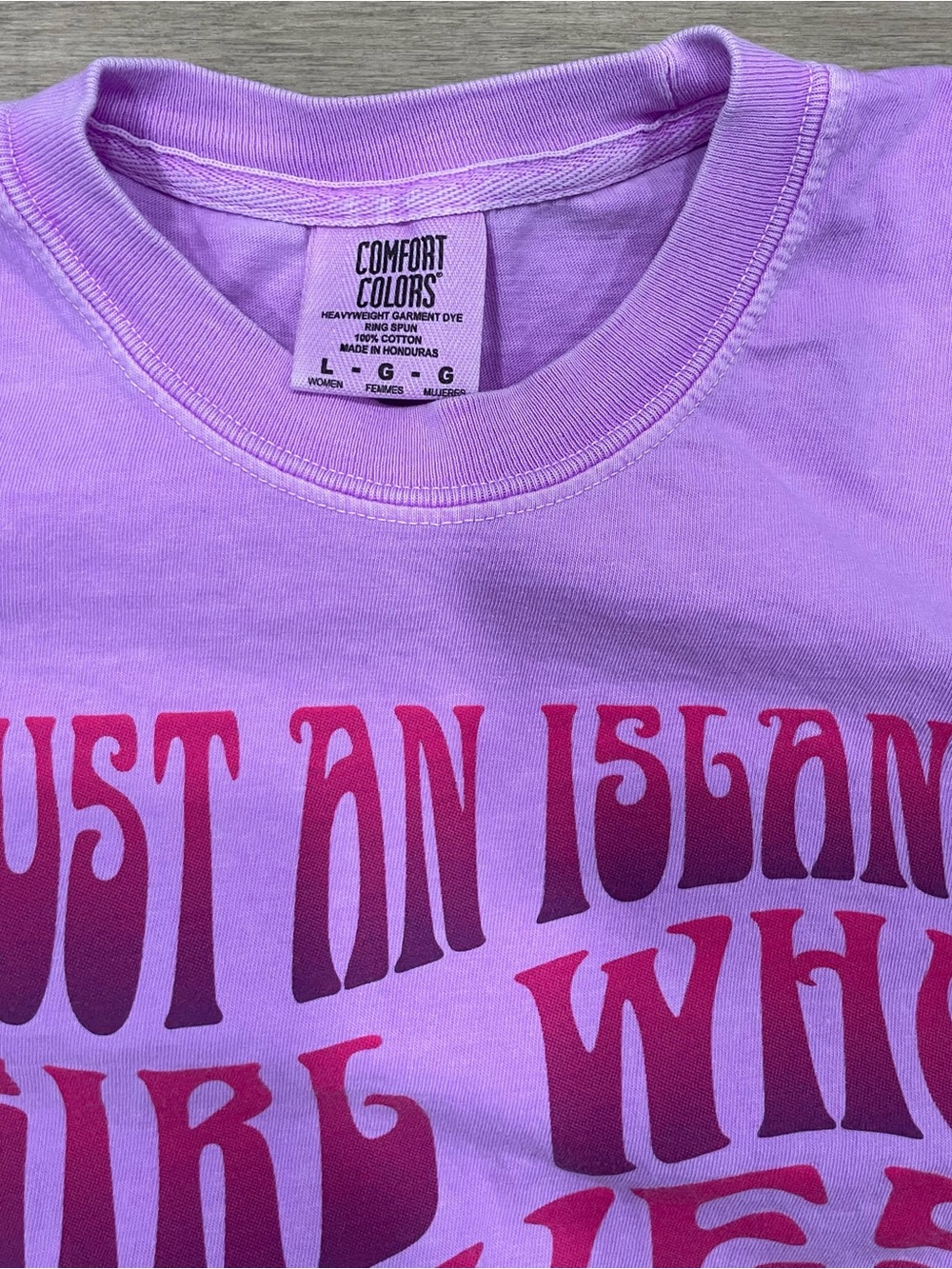 Just an Island Girl Who Loves Kenny Chesney T-Shirt Women's L Cropped - Picture 2 of 3